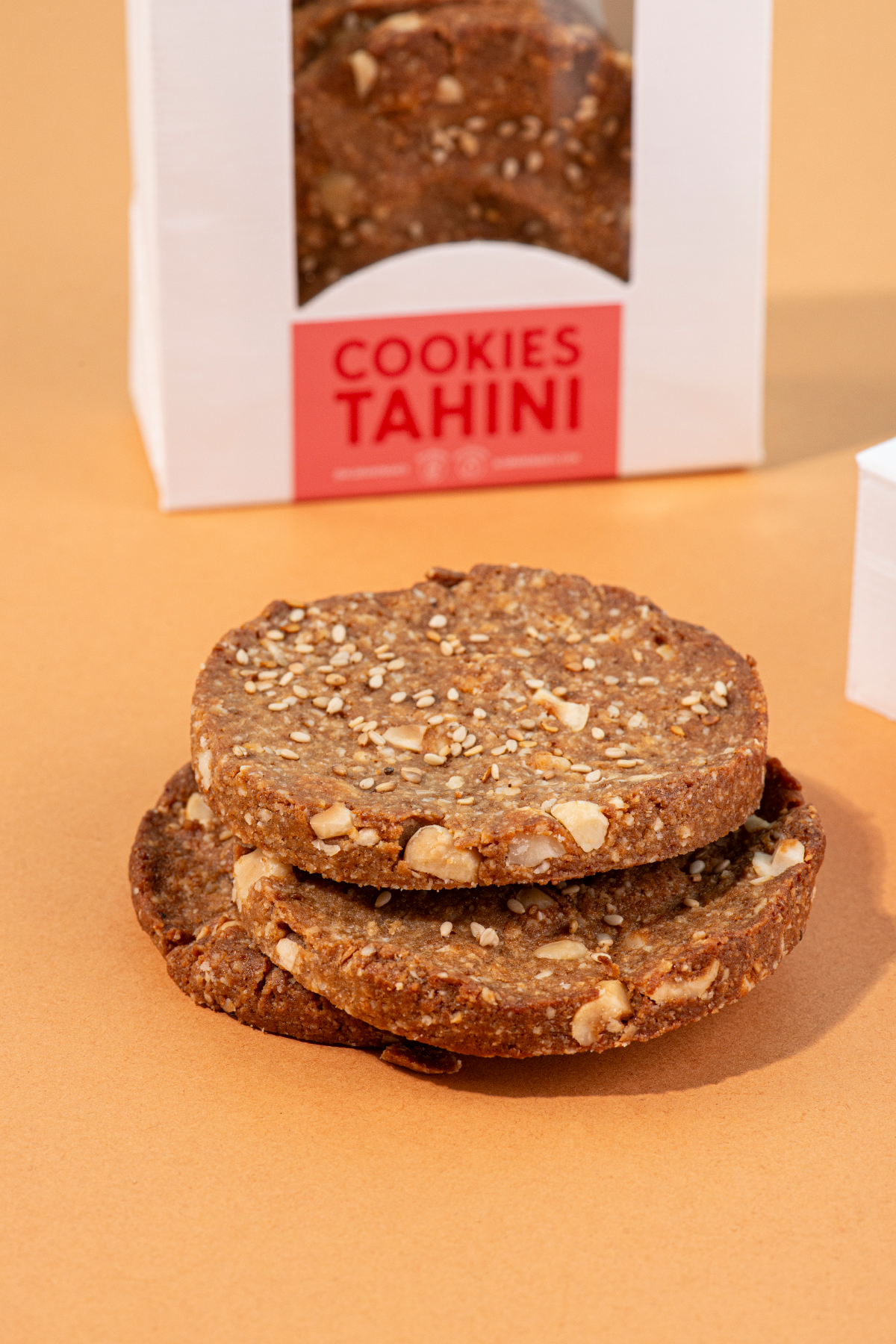 Cookies de tahini y avellanas